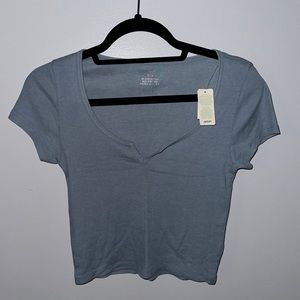 NWT American Eagle aerie medium light blue notched neck cropped tee shirt